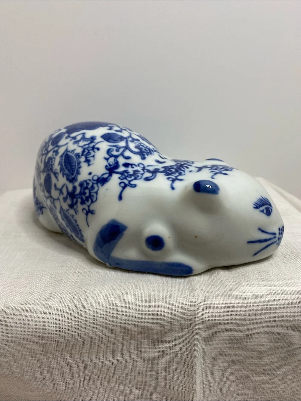 Blue White Porcelain Reclining Cat Figurine Chinosoire Floral Ceramic